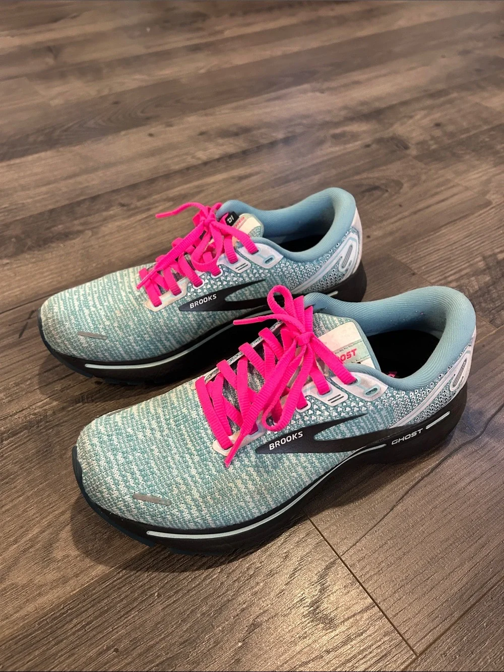 Brooks Women’s Aqua Knit Running Shoes with Hot Pink Laces